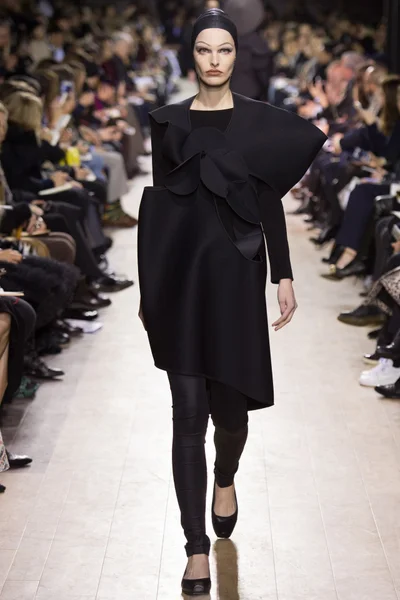 Look 18
